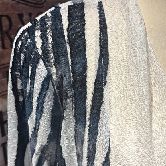 Elegant Zebra Print Blouse - Picture 11 of 12